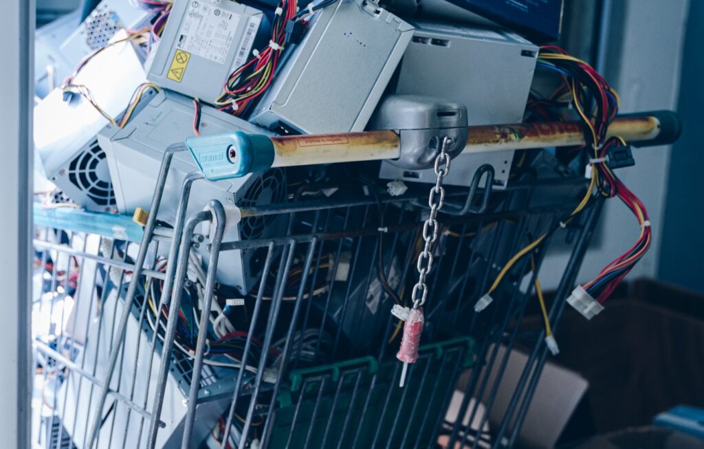 La perte de la mémoire numérique des années 1990–2000 et les défis de la préservation des archives numériques